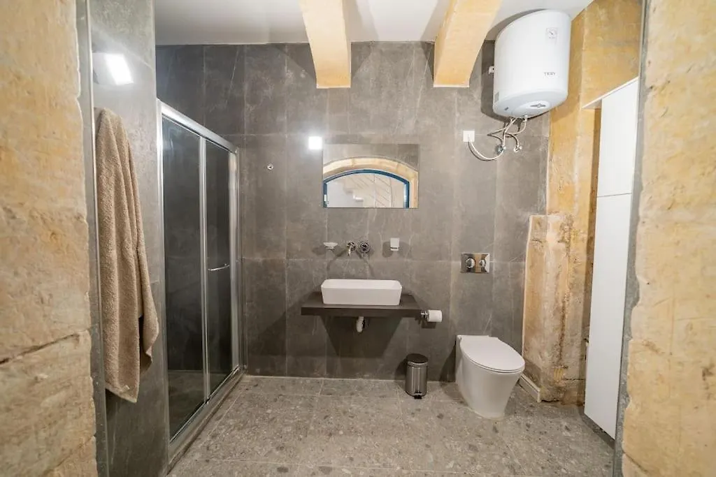 Dzc- Dazzle Den Apartment Valletta Malta