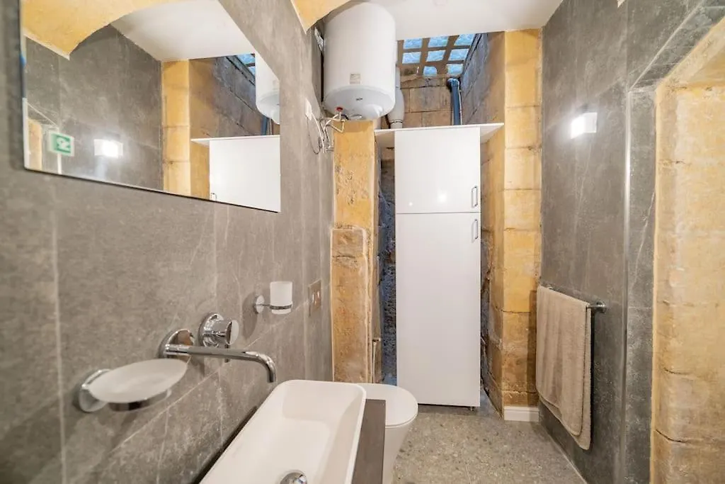 Dzc- Dazzle Den Apartment Valletta 0*,  Malta